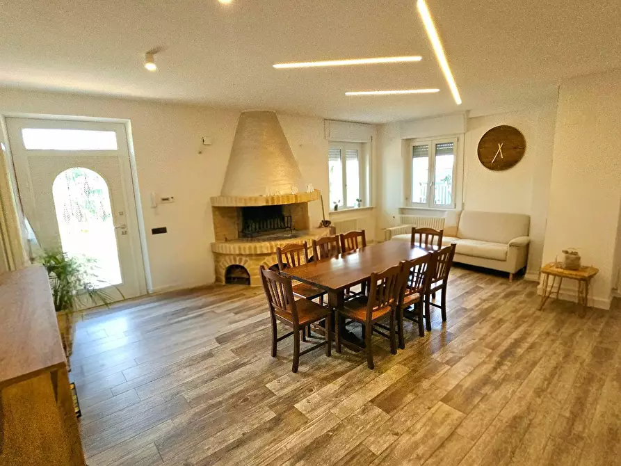 Immagine 11 di Villa in vendita  in C.da De Contro 1 km dal centro a Teramo