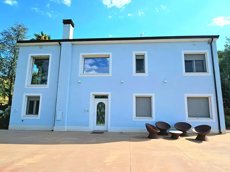 Immagine 4 di Villa in vendita  in C.da De Contro 1 km dal centro a Teramo