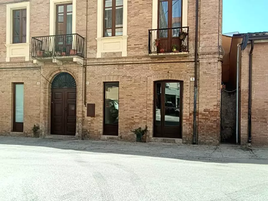 Immagine 9 di Locale commerciale in vendita  in via Del Castello a Teramo