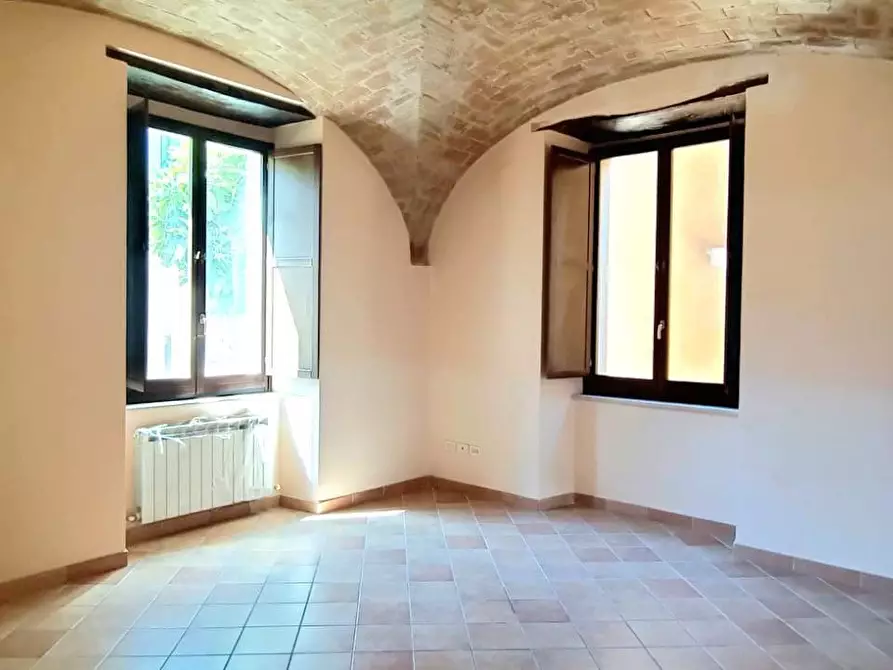 Immagine 4 di Locale commerciale in vendita  in via Del Castello a Teramo