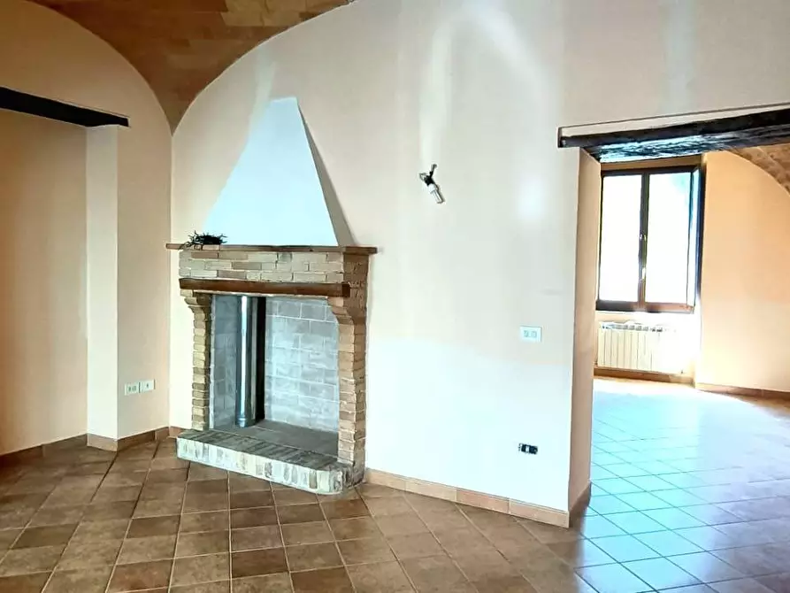 Immagine 5 di Locale commerciale in vendita  in via Del Castello a Teramo