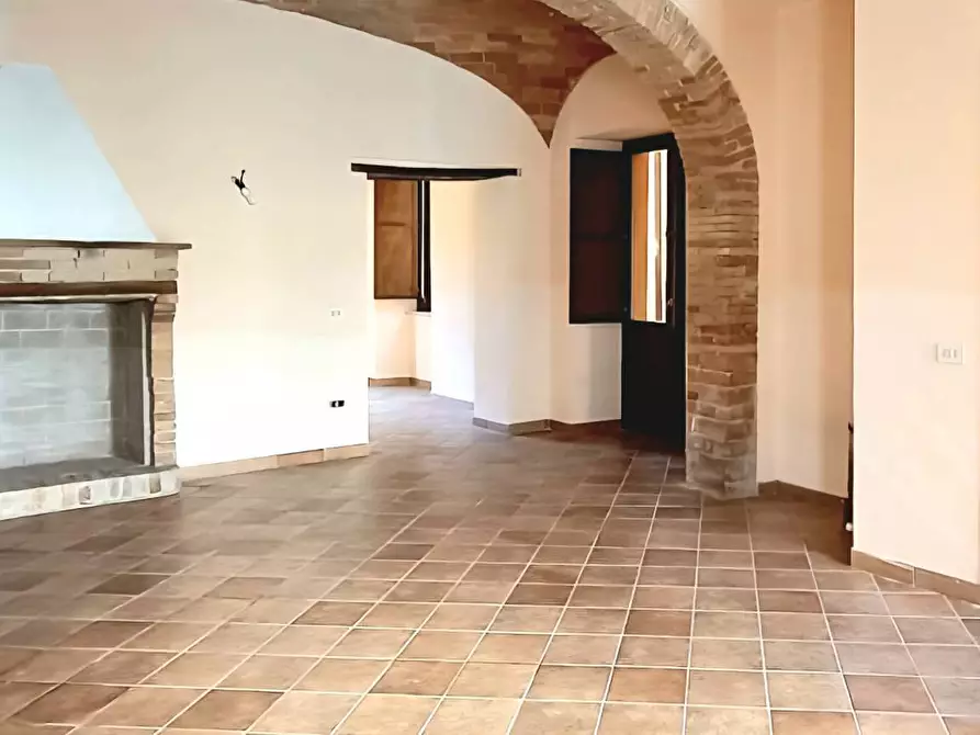 Immagine 7 di Locale commerciale in vendita  in via Del Castello a Teramo