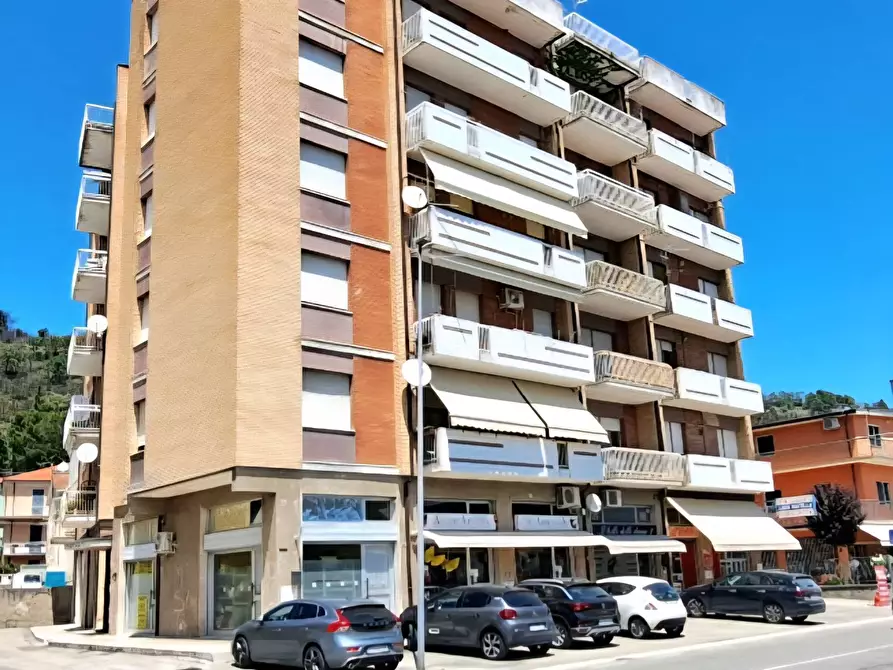 Immagine 1 di Appartamento in vendita  in Viale Risorgimento a Montorio Al Vomano