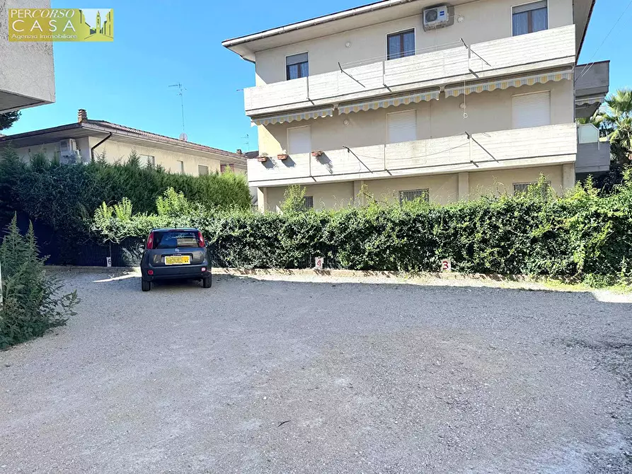 Immagine 13 di Appartamento in vendita  in VIA PASCOLI a Tortoreto