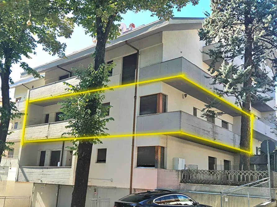 Immagine 1 di Appartamento in vendita  in VIALE CAVOUR a Teramo