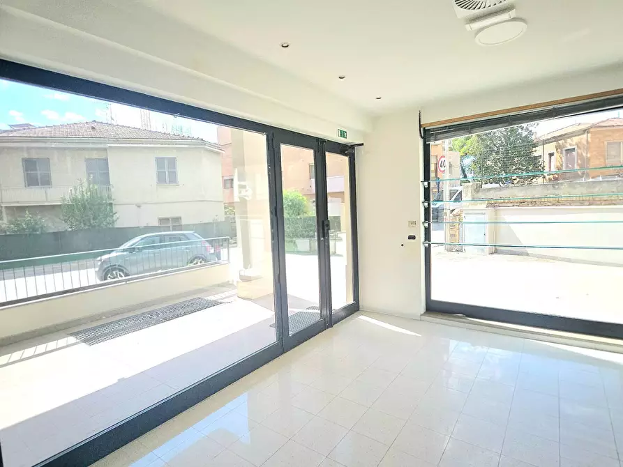 Immagine 6 di Locale commerciale in affitto  in Viale Crucioli a Teramo