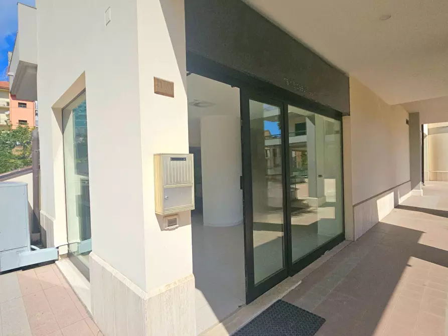 Immagine 7 di Locale commerciale in affitto  in Viale Crucioli a Teramo