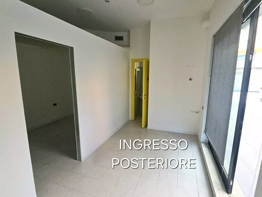 Immagine 14 di Locale commerciale in affitto  in Viale Crucioli a Teramo