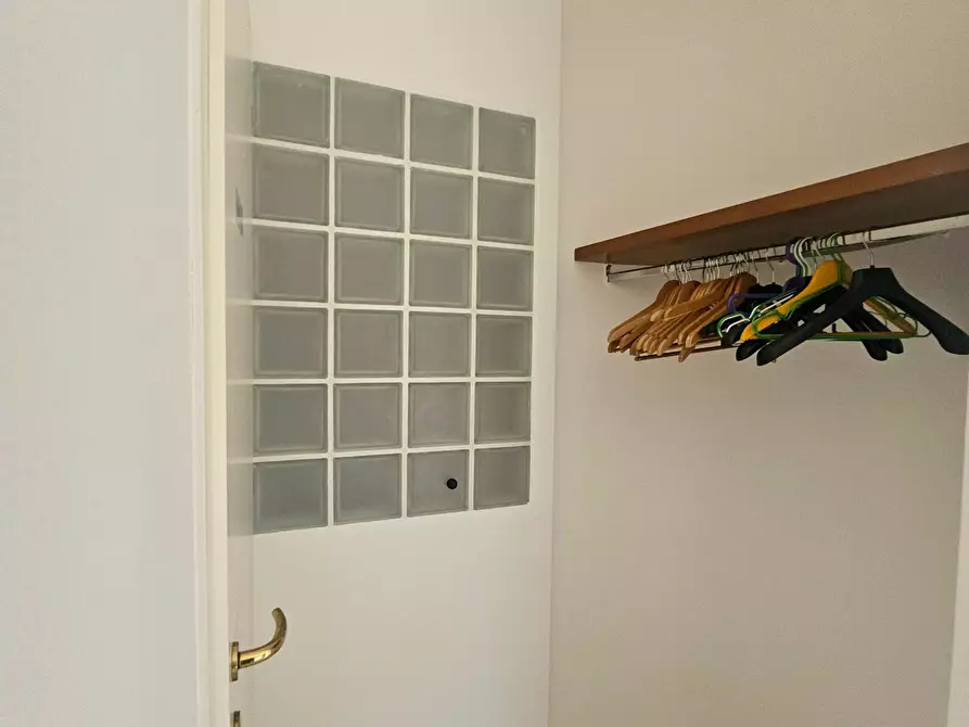 Immagine 25 di Locale commerciale in affitto  in Viale Crucioli a Teramo