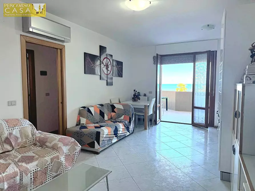 Immagine 1 di Appartamento in vendita  in LUNGOMARE SIRENA - PRIMA FILA - FRONTE MARE a Tortoreto