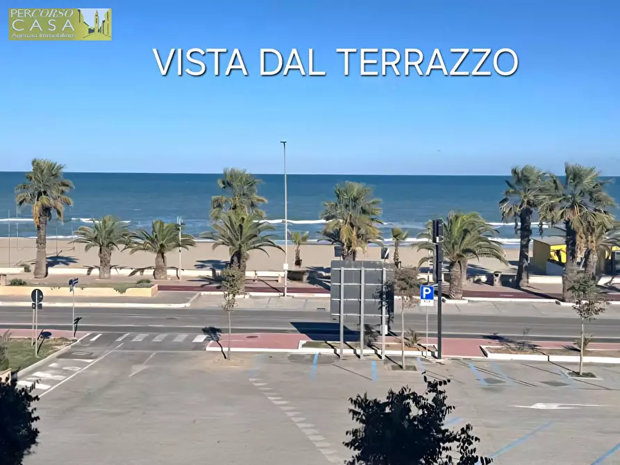 Immagine 4 di Appartamento in vendita  in LUNGOMARE SIRENA - PRIMA FILA - FRONTE MARE a Tortoreto