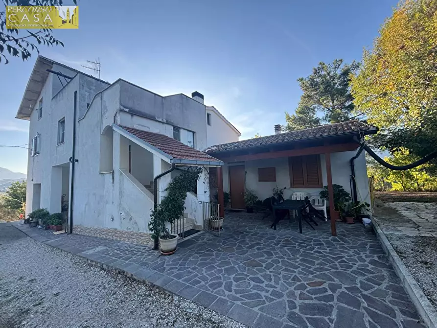 Immagine 1 di Casa semindipendente in vendita  in Alto a Teramo
