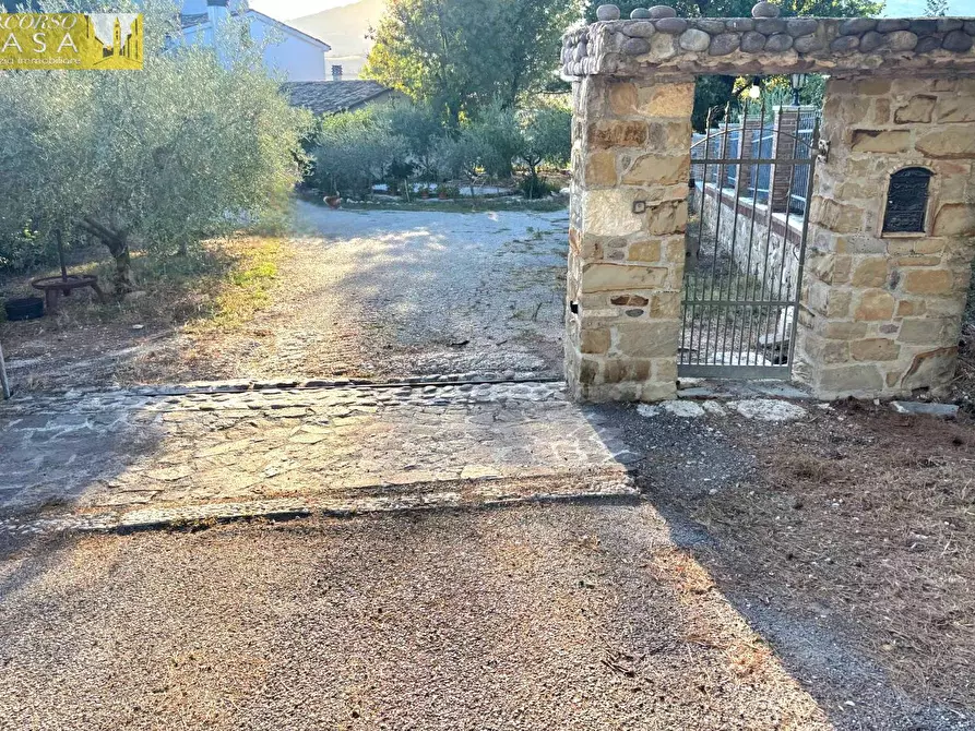 Immagine 5 di Casa semindipendente in vendita  in Alto a Teramo