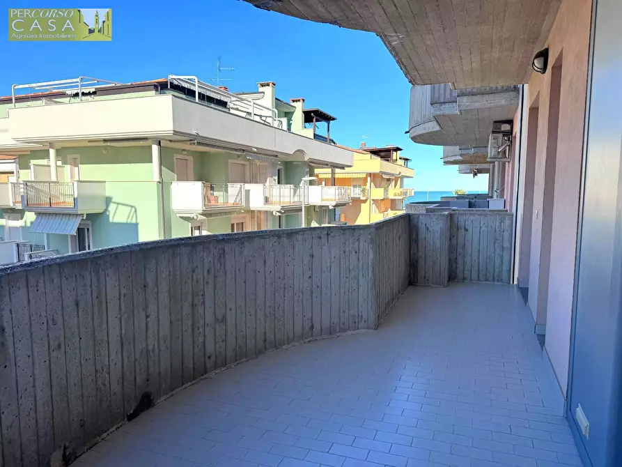 Immagine 13 di Appartamento in vendita  in LUNGOMARE SIRENA - PRIMA FILA FRONTEMARE a Tortoreto
