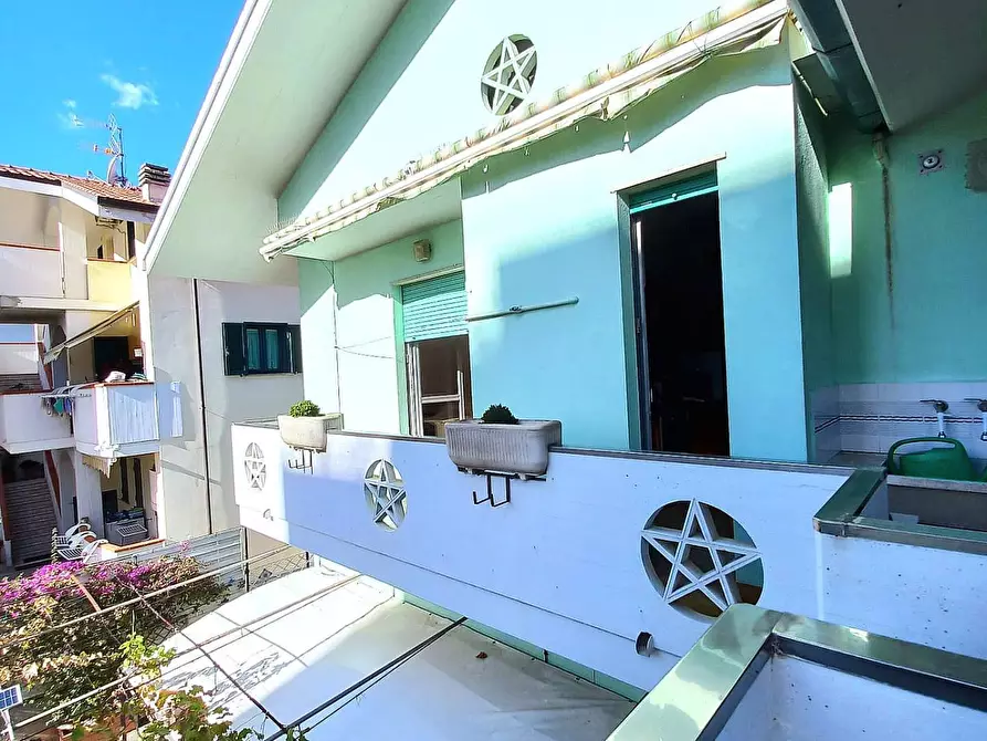 Immagine 2 di Casa semindipendente in vendita  in Via Corsica - 4° fila - 150 mt. dal mare a Tortoreto