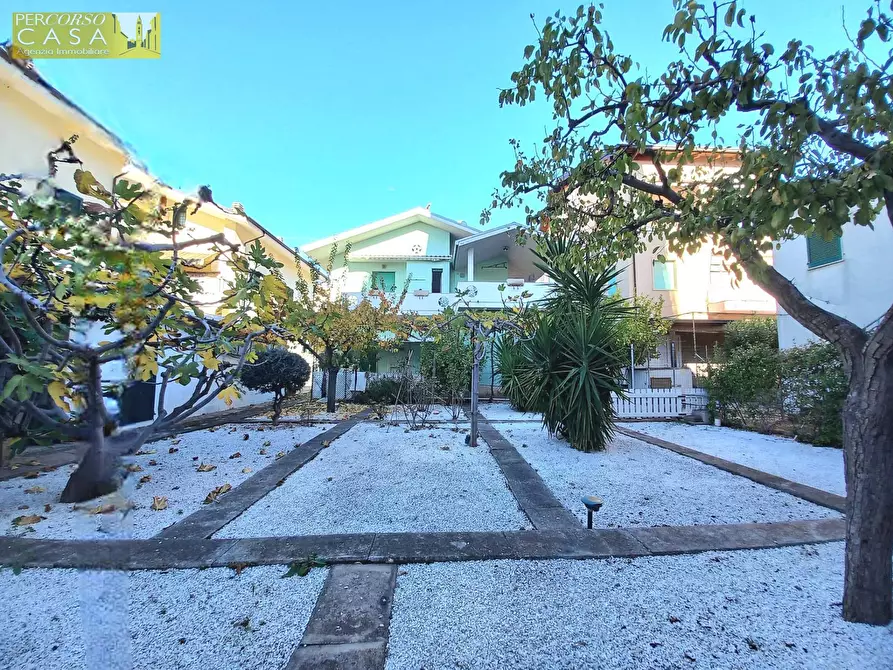 Immagine 3 di Casa semindipendente in vendita  in Via Corsica - 4° fila - 150 mt. dal mare a Tortoreto