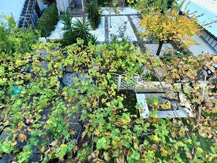 Immagine 4 di Casa semindipendente in vendita  in Via Corsica - 4° fila - 150 mt. dal mare a Tortoreto