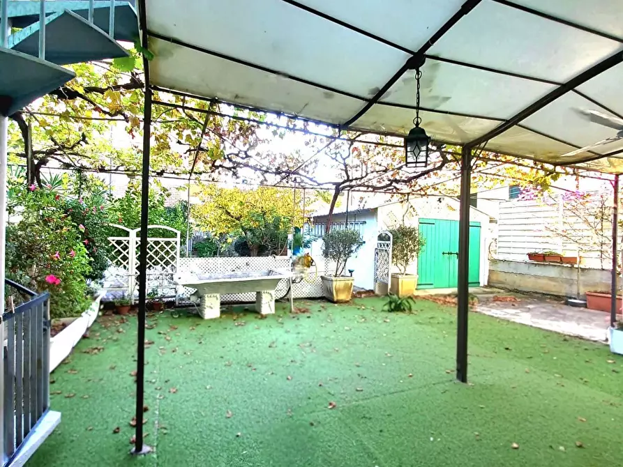 Immagine 5 di Casa semindipendente in vendita  in Via Corsica - 4° fila - 150 mt. dal mare a Tortoreto