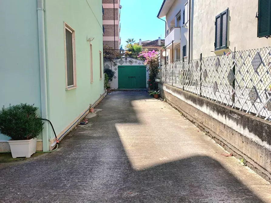 Immagine 21 di Casa semindipendente in vendita  in Via Corsica - 4° fila - 150 mt. dal mare a Tortoreto
