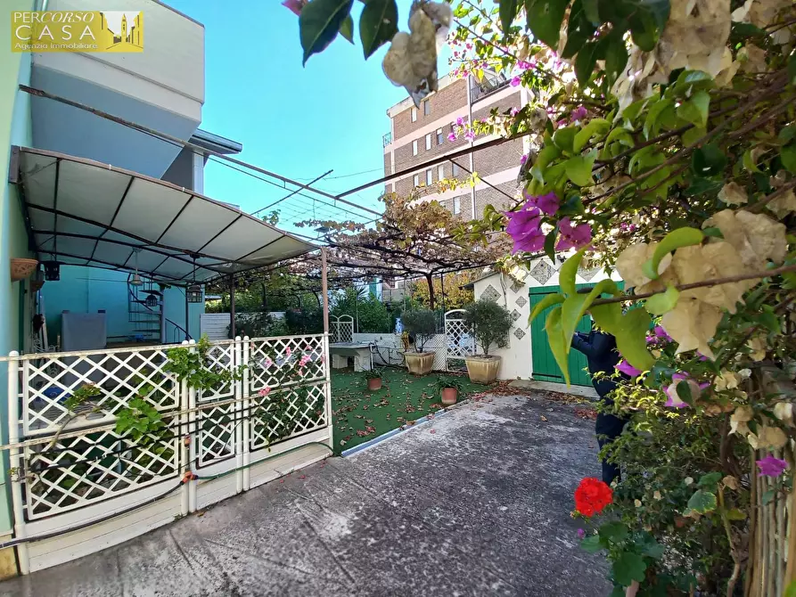 Immagine 23 di Casa semindipendente in vendita  in Via Corsica - 4° fila - 150 mt. dal mare a Tortoreto