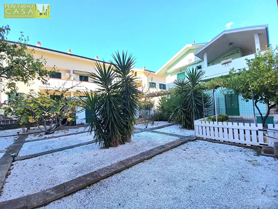 Immagine 25 di Casa semindipendente in vendita  in Via Corsica - 4° fila - 150 mt. dal mare a Tortoreto