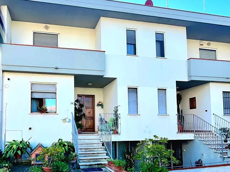 Immagine 2 di Villetta a schiera in vendita  in Via Rossini a Sant'omero