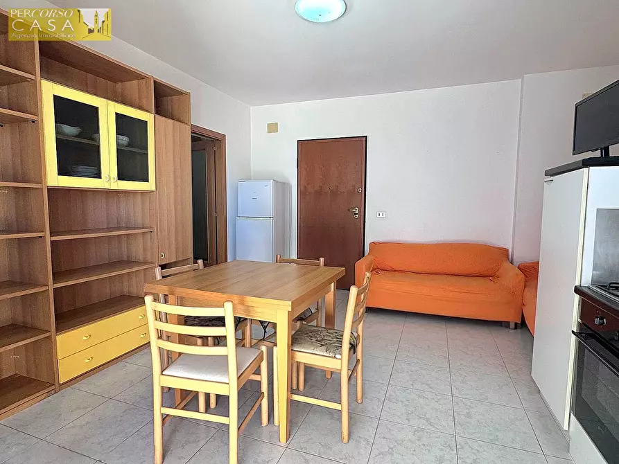 Immagine 3 di Appartamento in vendita  in Lungomare Sirena - Edificio fronte mare a Tortoreto