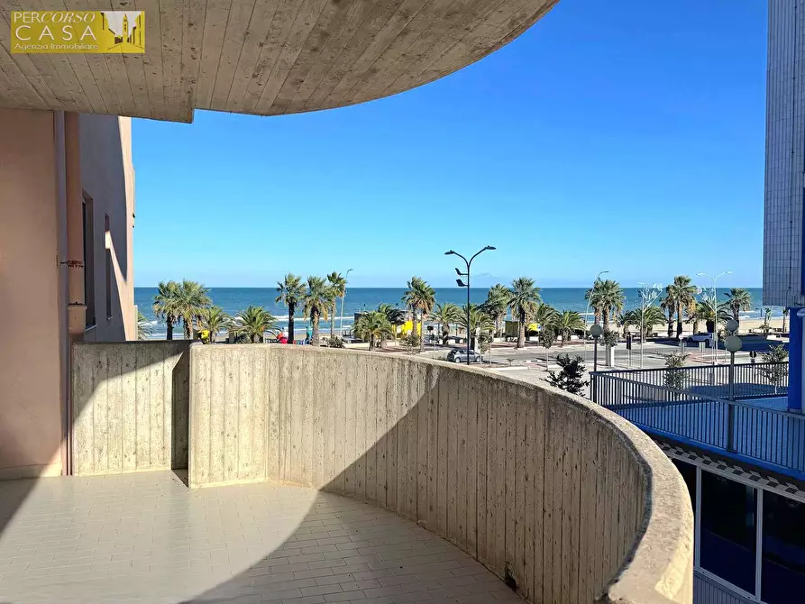 Immagine 5 di Appartamento in vendita  in Lungomare Sirena - Edificio fronte mare a Tortoreto