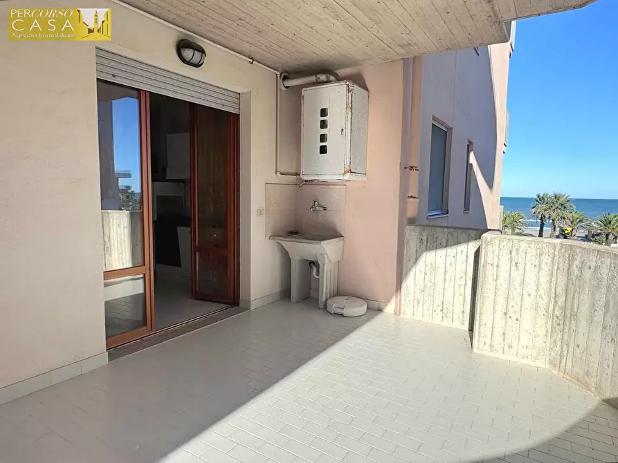 Immagine 6 di Appartamento in vendita  in Lungomare Sirena - Edificio fronte mare a Tortoreto