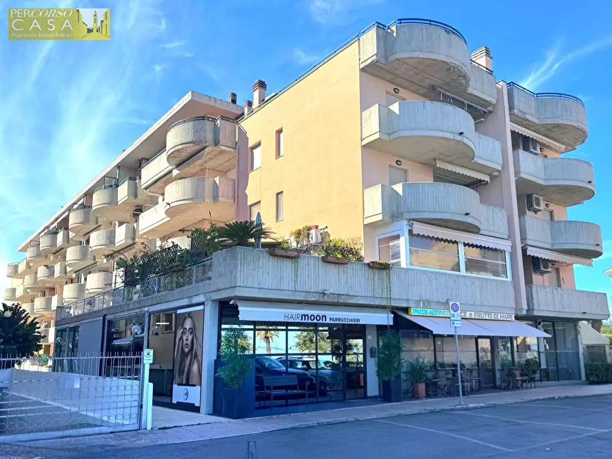 Immagine 15 di Appartamento in vendita  in Lungomare Sirena - Edificio fronte mare a Tortoreto