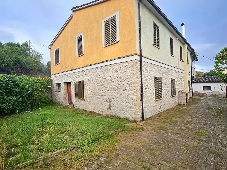 Immagine 2 di Casa semindipendente in vendita  in 10 Min. dal centro a Teramo