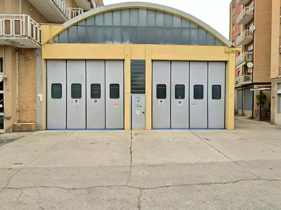 Immagine 2 di Locale commerciale in affitto  in Viale Risorgimento a Montorio Al Vomano