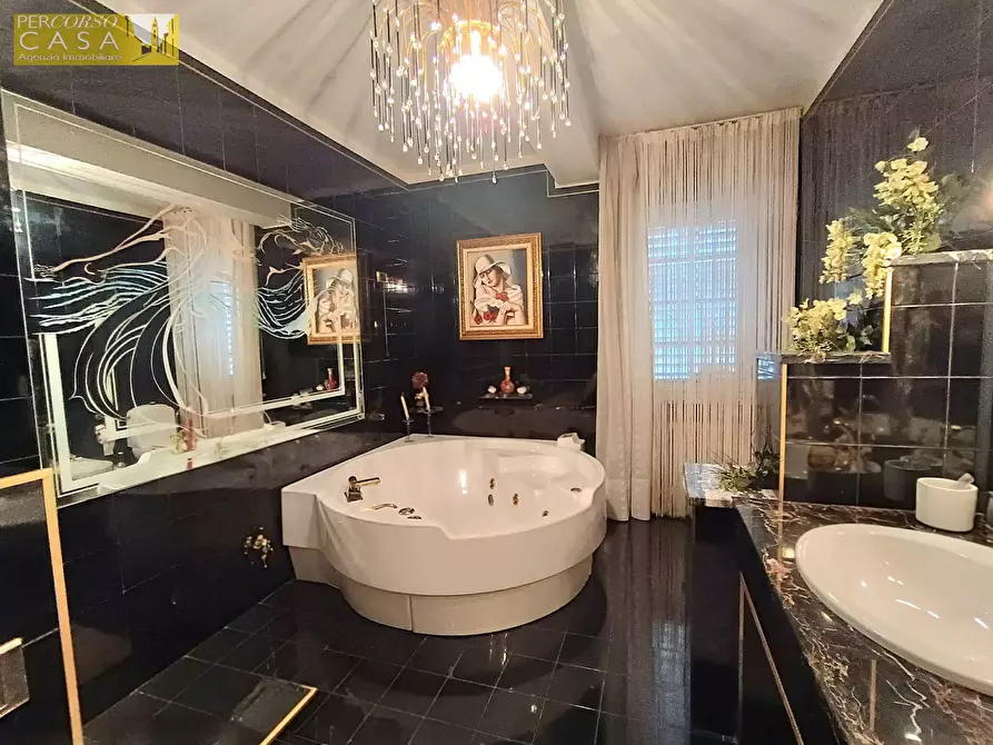 Immagine 15 di Appartamento in vendita  in Via Delfico a Teramo