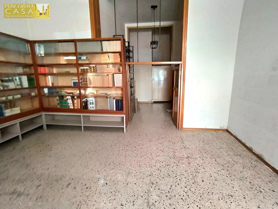 Immagine 4 di Locale commerciale in vendita  in Via Vinciguerra 18 a Teramo