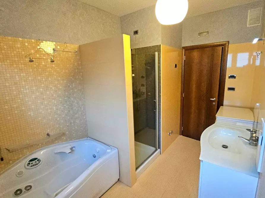 Immagine 12 di Appartamento in vendita  in Via Tirso a Teramo