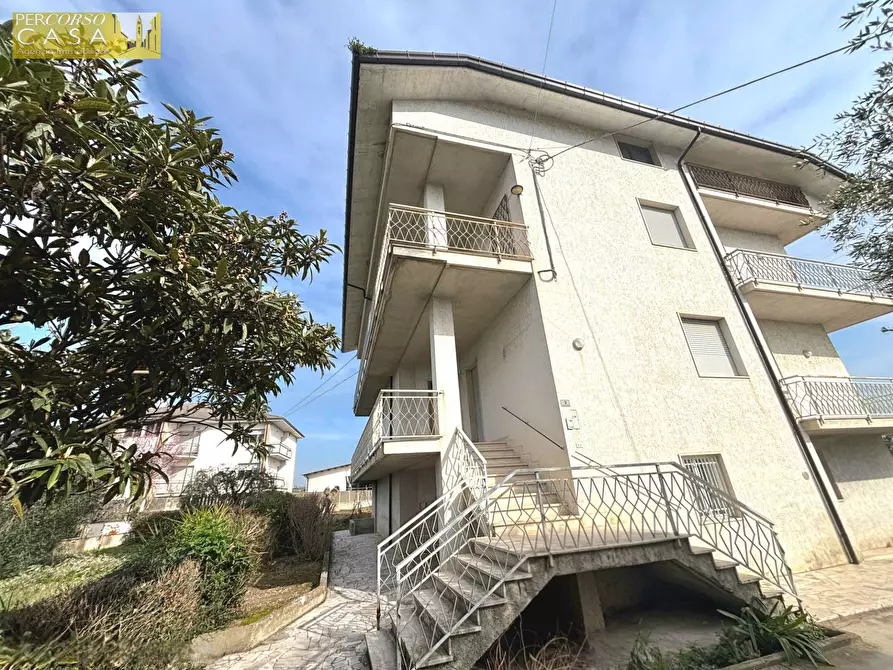 Immagine 2 di Appartamento in vendita  in Via Metella Nuova a Sant'omero