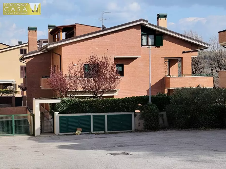 Immagine 1 di Appartamento in vendita  in Via Palatucci - Parco degli Ulivi a Teramo