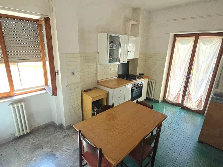 Immagine 3 di Appartamento in vendita  in Viale G. Bovio a Teramo