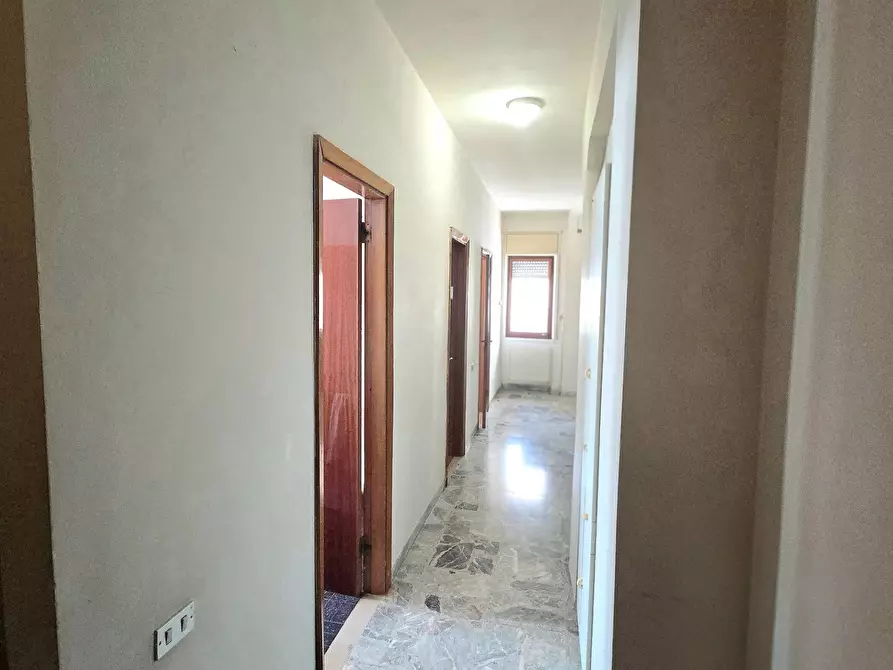 Immagine 12 di Appartamento in vendita  in Viale G. Bovio a Teramo