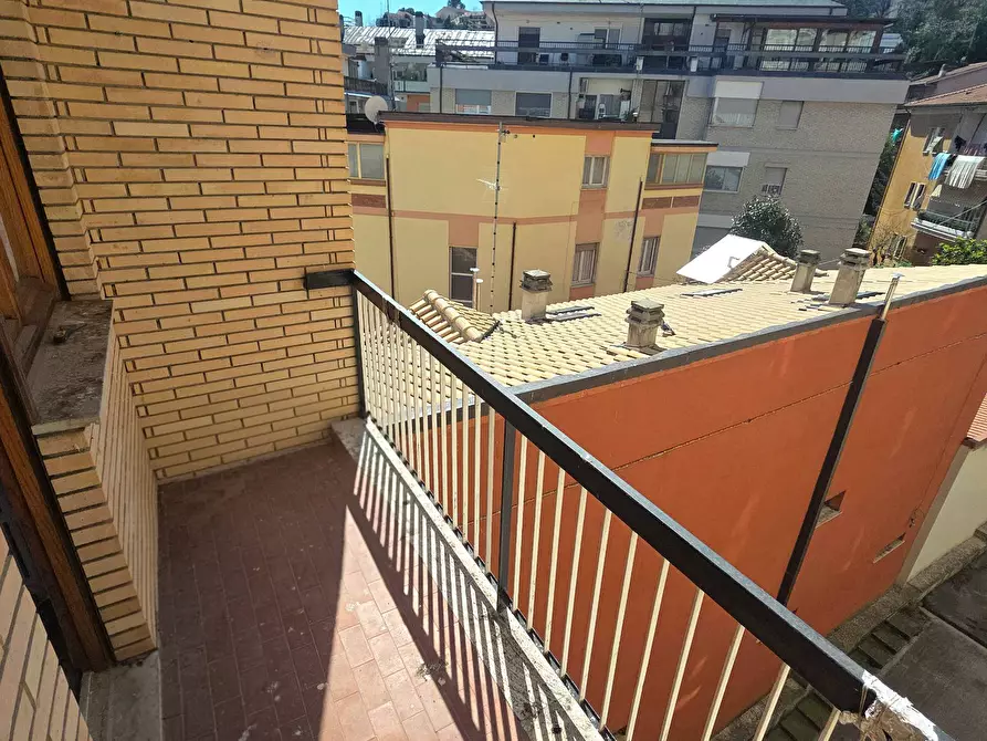 Immagine 15 di Appartamento in vendita  in Viale G. Bovio a Teramo