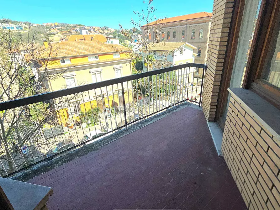 Immagine 16 di Appartamento in vendita  in Viale G. Bovio a Teramo