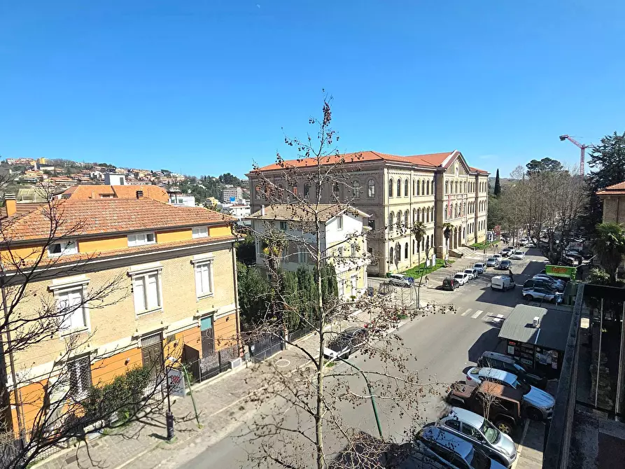 Immagine 20 di Appartamento in vendita  in Viale G. Bovio a Teramo