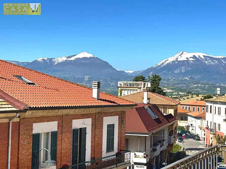 Immagine 17 di Appartamento in vendita  in Piazza Umberto I a Sant'omero