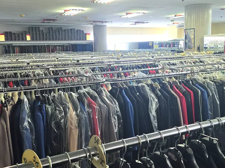 Immagine 10 di Locale commerciale in vendita  in Contrada Fiumicino - Mq. 1500 + Mq 500 magazzino + parcheggi a Teramo