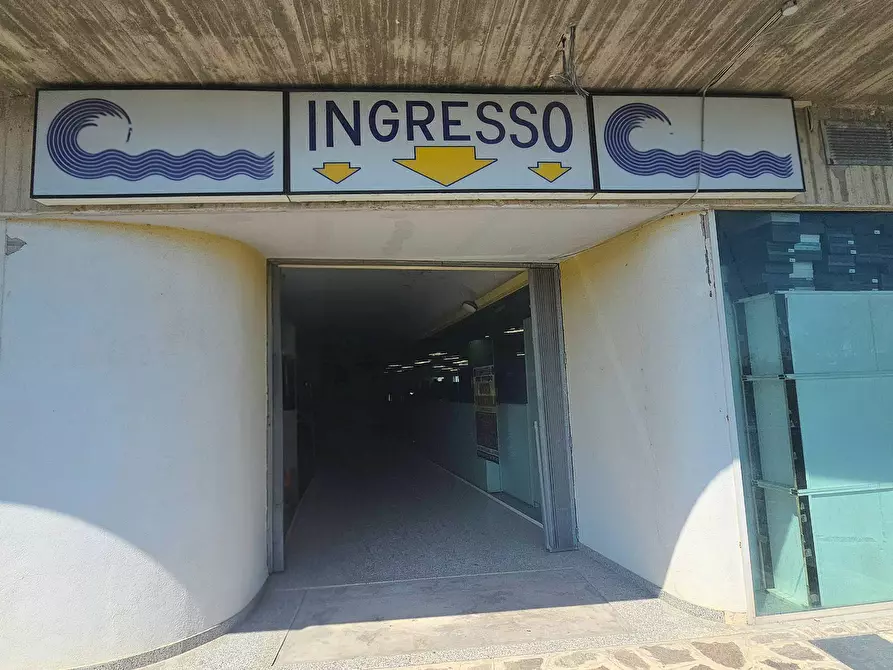 Immagine 18 di Locale commerciale in vendita  in Contrada Fiumicino - Mq. 1500 + Mq 500 magazzino + parcheggi a Teramo