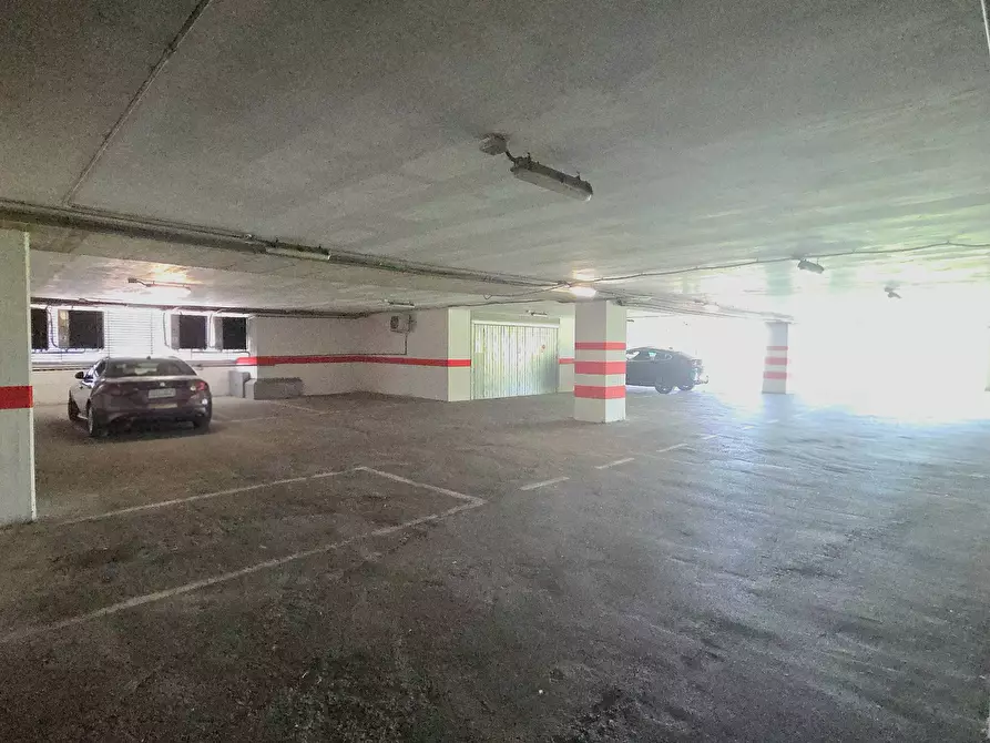 Immagine 19 di Locale commerciale in vendita  in Contrada Fiumicino - Mq. 1500 + Mq 500 magazzino + parcheggi a Teramo