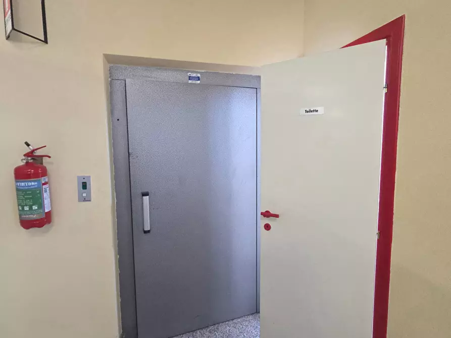 Immagine 20 di Locale commerciale in vendita  in Contrada Fiumicino - Mq. 1500 + Mq 500 magazzino + parcheggi a Teramo