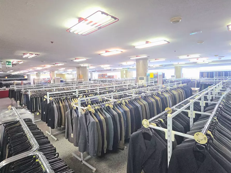 Immagine 7 di Locale commerciale in vendita  in Contrada Fiumicino - Mq. 1500 + Mq 500 magazzino + parcheggi a Teramo