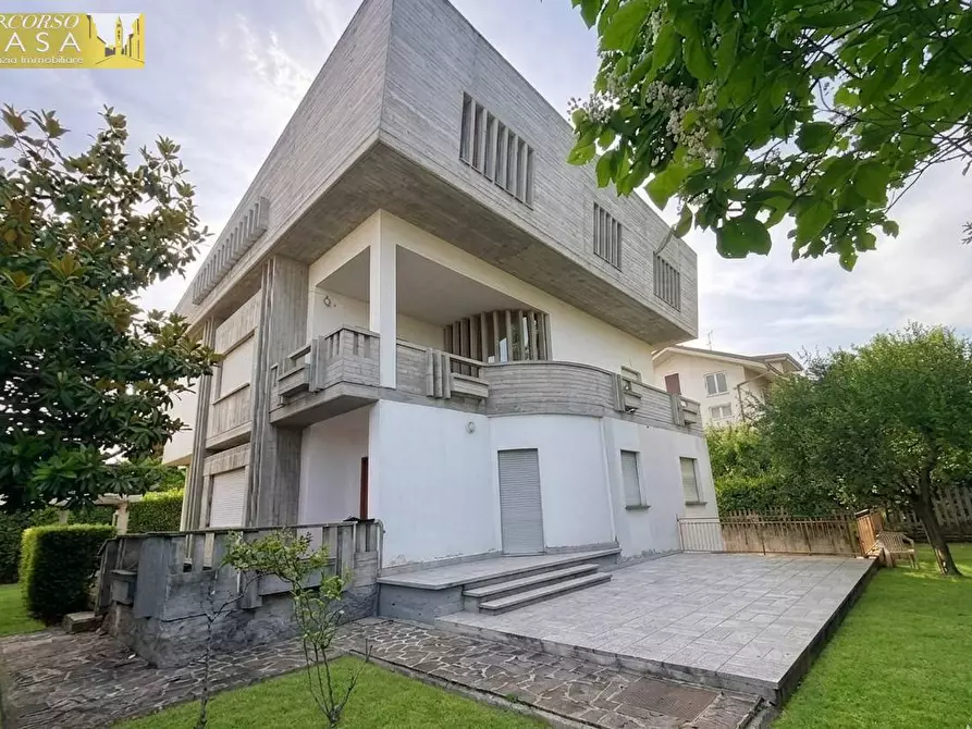 Immagine 1 di Villa in vendita  in Via Amerigo Vespucci a Sant'egidio Alla Vibrata