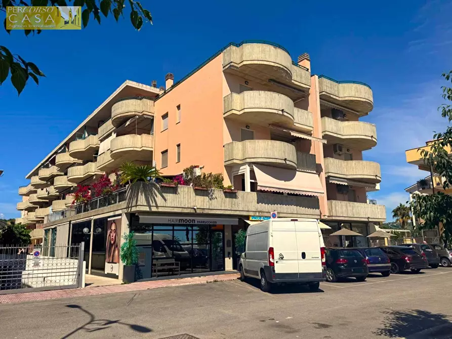 Immagine 5 di Box auto in vendita  in Lungomare Sirena a Tortoreto